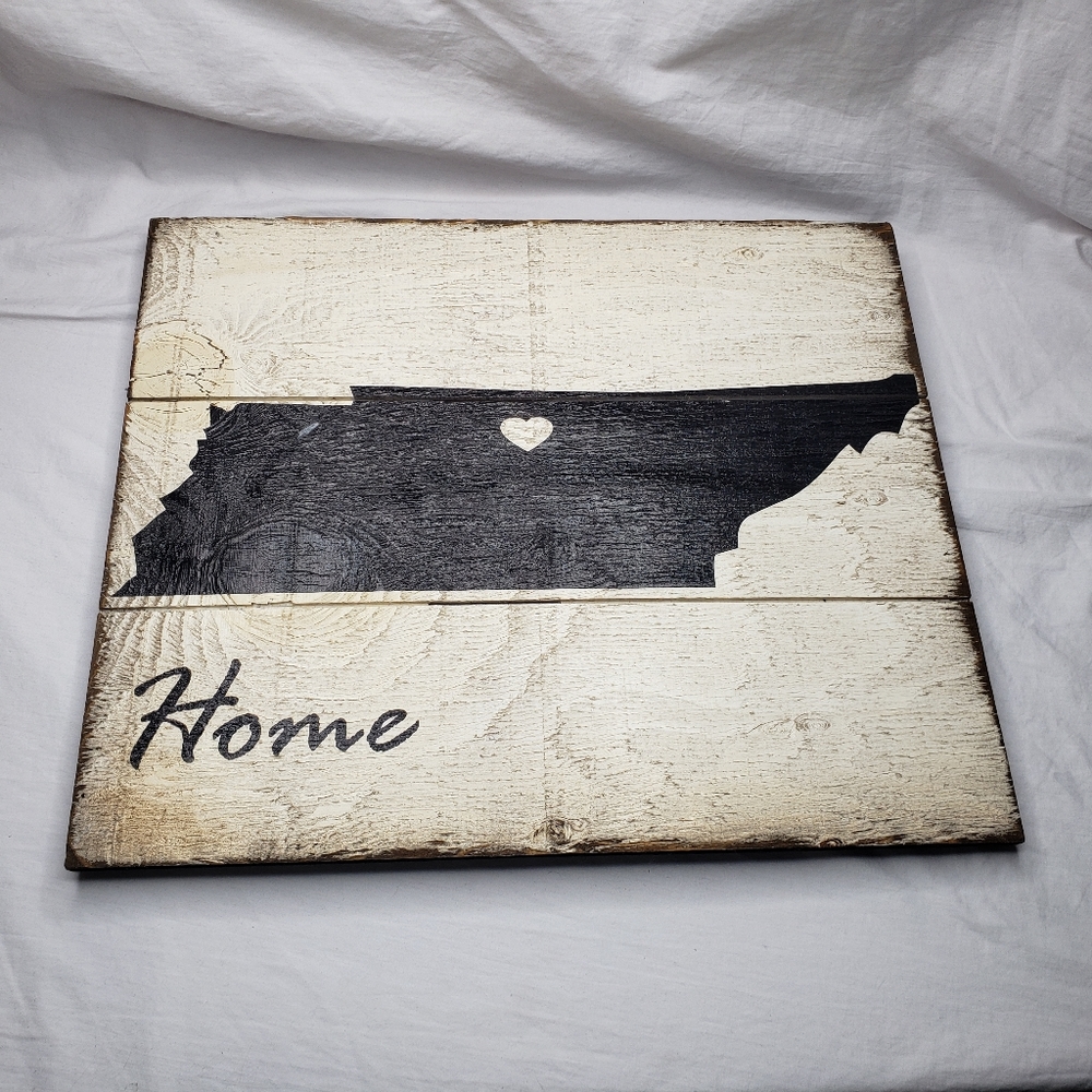 Rustic Wood Plank Tennessee Home State Wall Sign 19 x 16 Inches Made In USA
